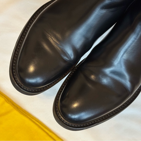 Doucal\'s Sleek Black Leather Ankle Boots main image 12